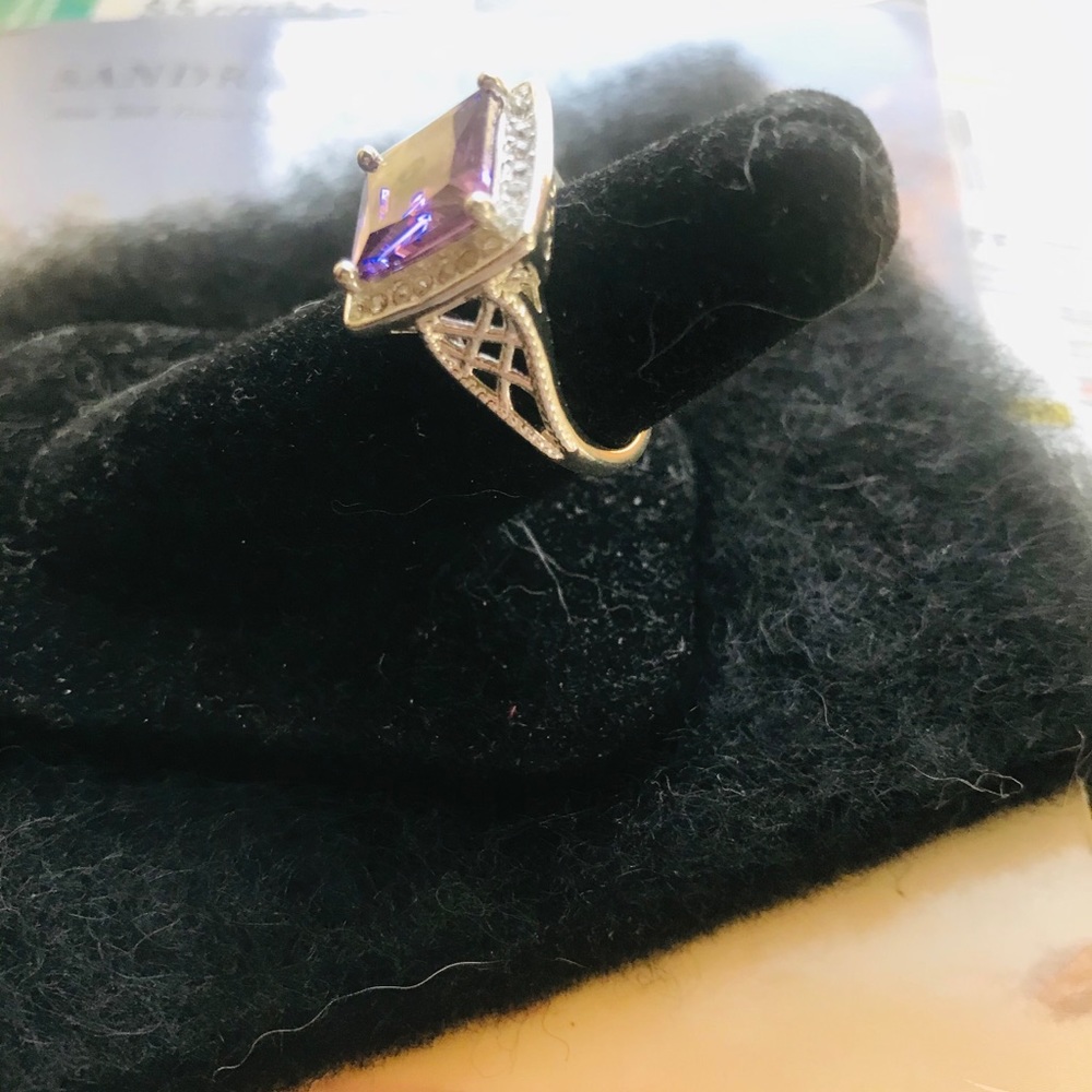 Beautiful Light Amethyst ๐๐๐๐ฝ๐ผ - Picture 5 of 8